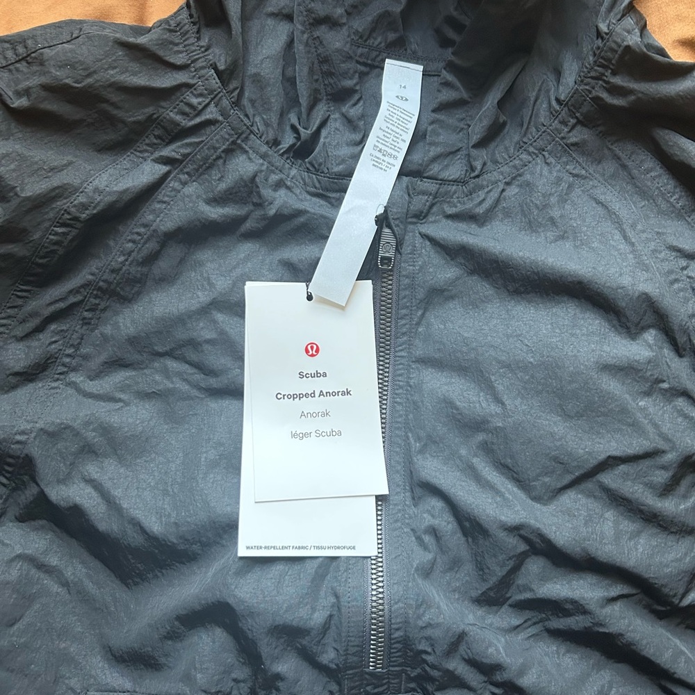 Black Lululemon cropped anorak water proof jacket - Picture 2 of 3